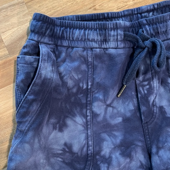 Athleta Farallon shorts - Picture 4 of 7